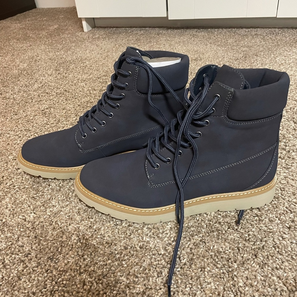 Cliffs women’s navy blue boots - size 9.5